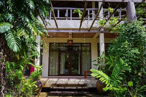 thumbnail: Front of property