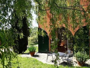 thumbnail: Exterior