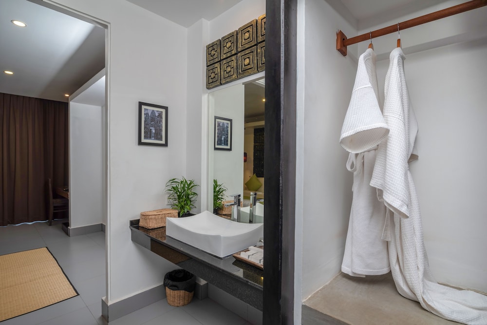 Bathroom sink