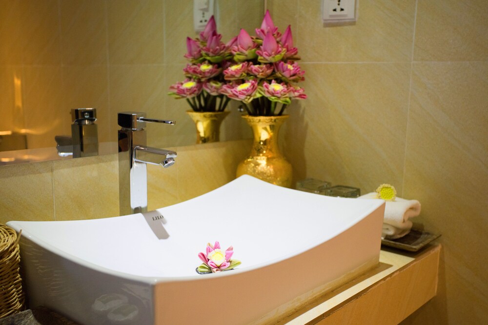 Bathroom sink