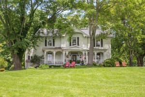 thumbnail: Front of property