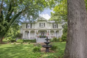 thumbnail: Front of property