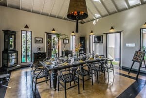 thumbnail: Family dining