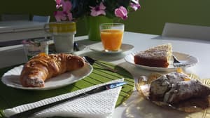 thumbnail: Breakfast area