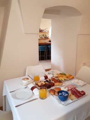 thumbnail: Breakfast area