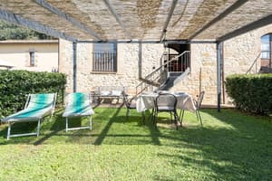 thumbnail: Courtyard view