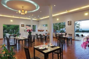 thumbnail: Restaurant