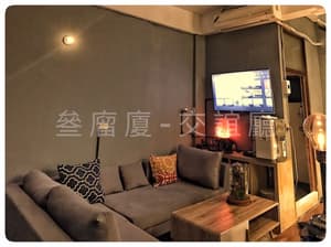 thumbnail: Lobby sitting area