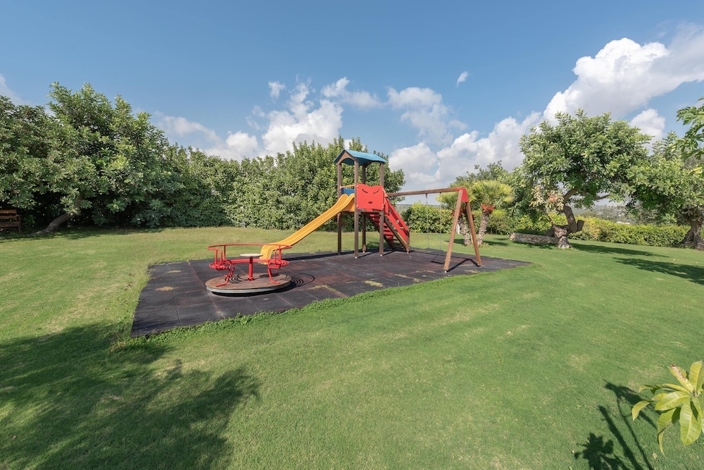 Children's play area - outdoor