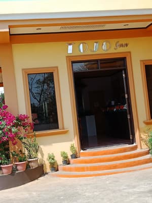 thumbnail: Front of property
