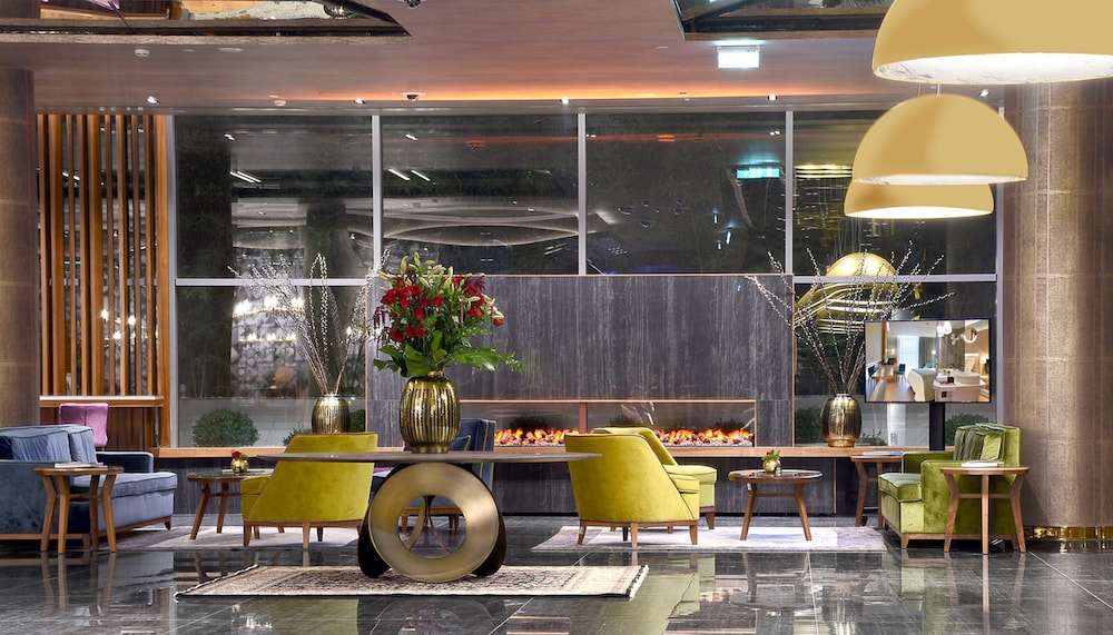Lobby lounge