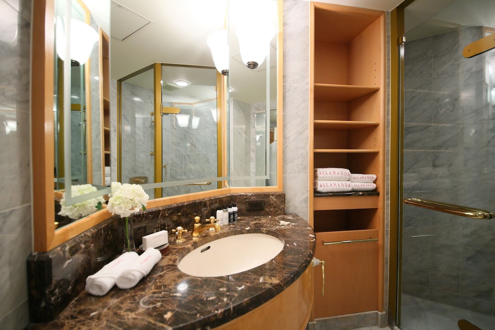 Bathroom sink