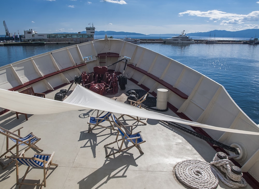 Sundeck