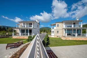 thumbnail: Exterior