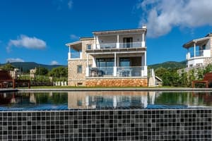 thumbnail: Exterior