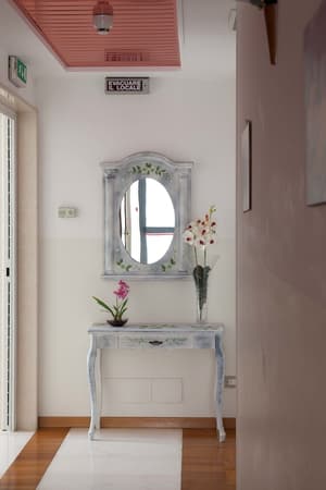 thumbnail: Interior detail