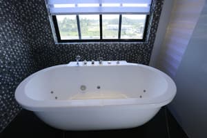 thumbnail: Deep soaking bathtub