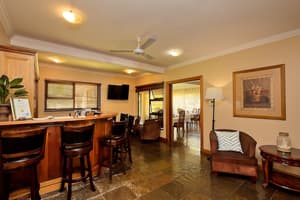 thumbnail: Bar (on property)