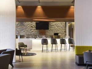 thumbnail: Bar (on property)