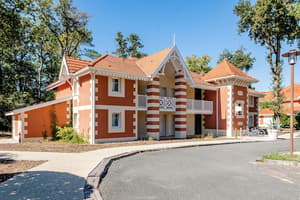 thumbnail: Front of property