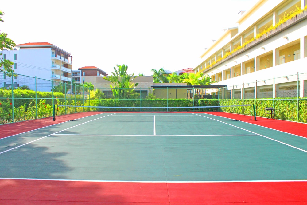 Tennis court