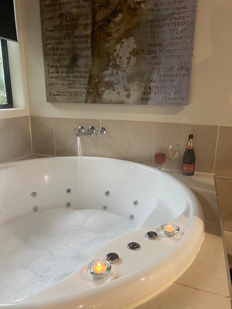 Private spa tub