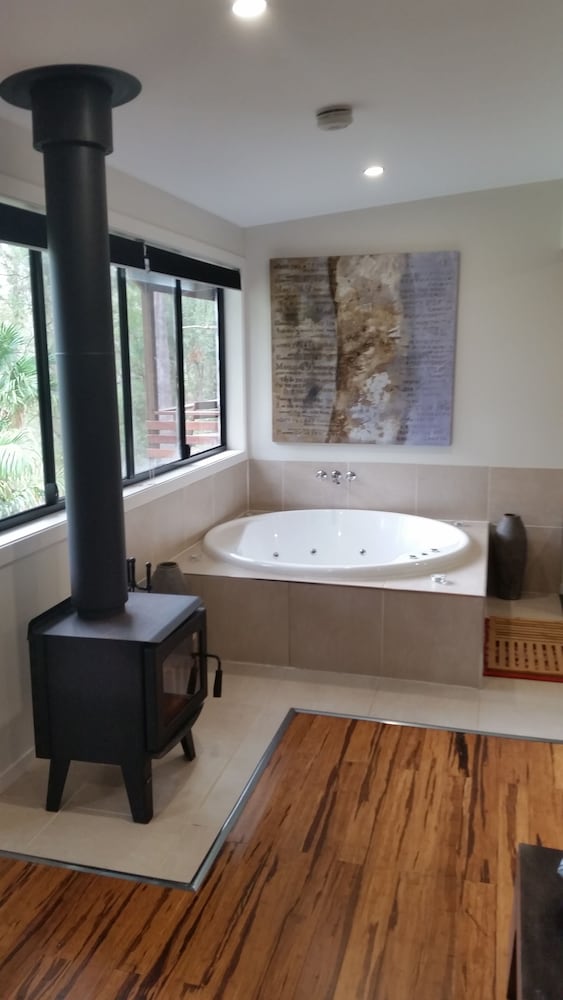 Jetted tub