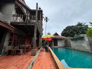 thumbnail: Front of property