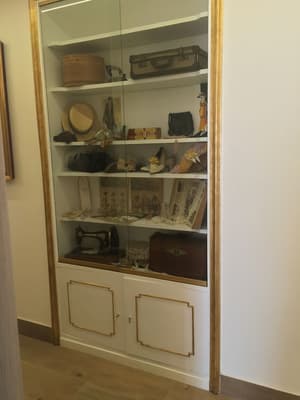 thumbnail: Interior detail