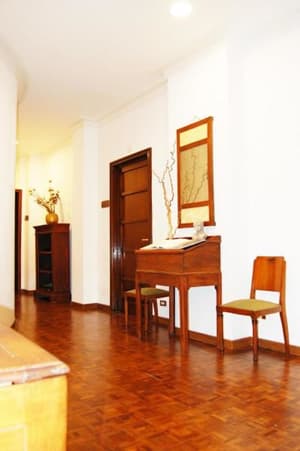 thumbnail: Interior entrance