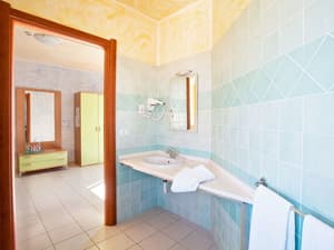 thumbnail: Bathroom sink