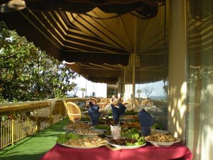 thumbnail: Outdoor dining