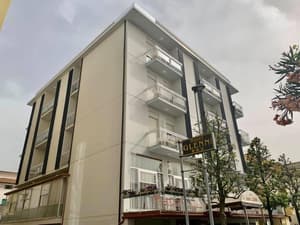 thumbnail: Front of property