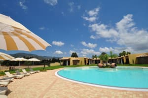 thumbnail: Front of property