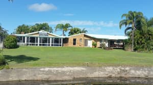 thumbnail: Front of property