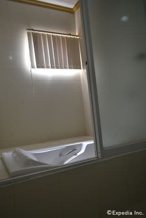 thumbnail: Deep soaking bathtub