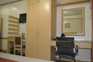 thumbnail: In-room business center