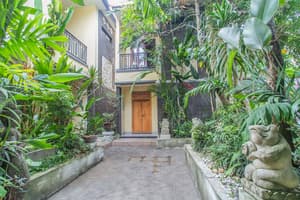 thumbnail: Courtyard