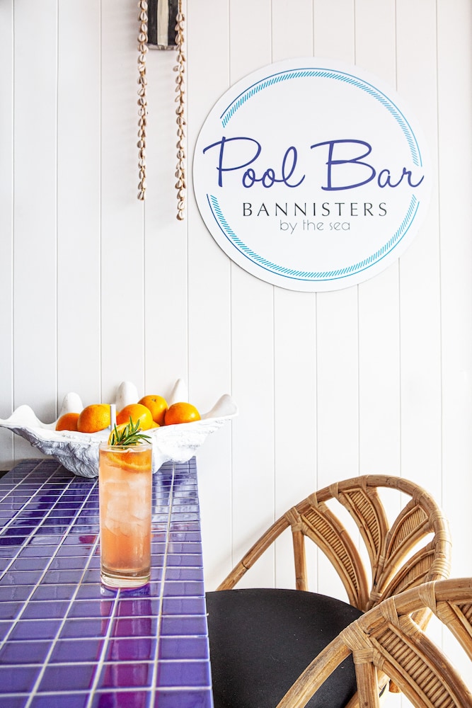 Poolside bar