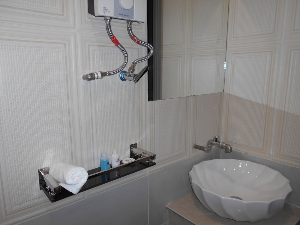 Bathroom sink