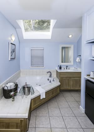 thumbnail: Jetted tub