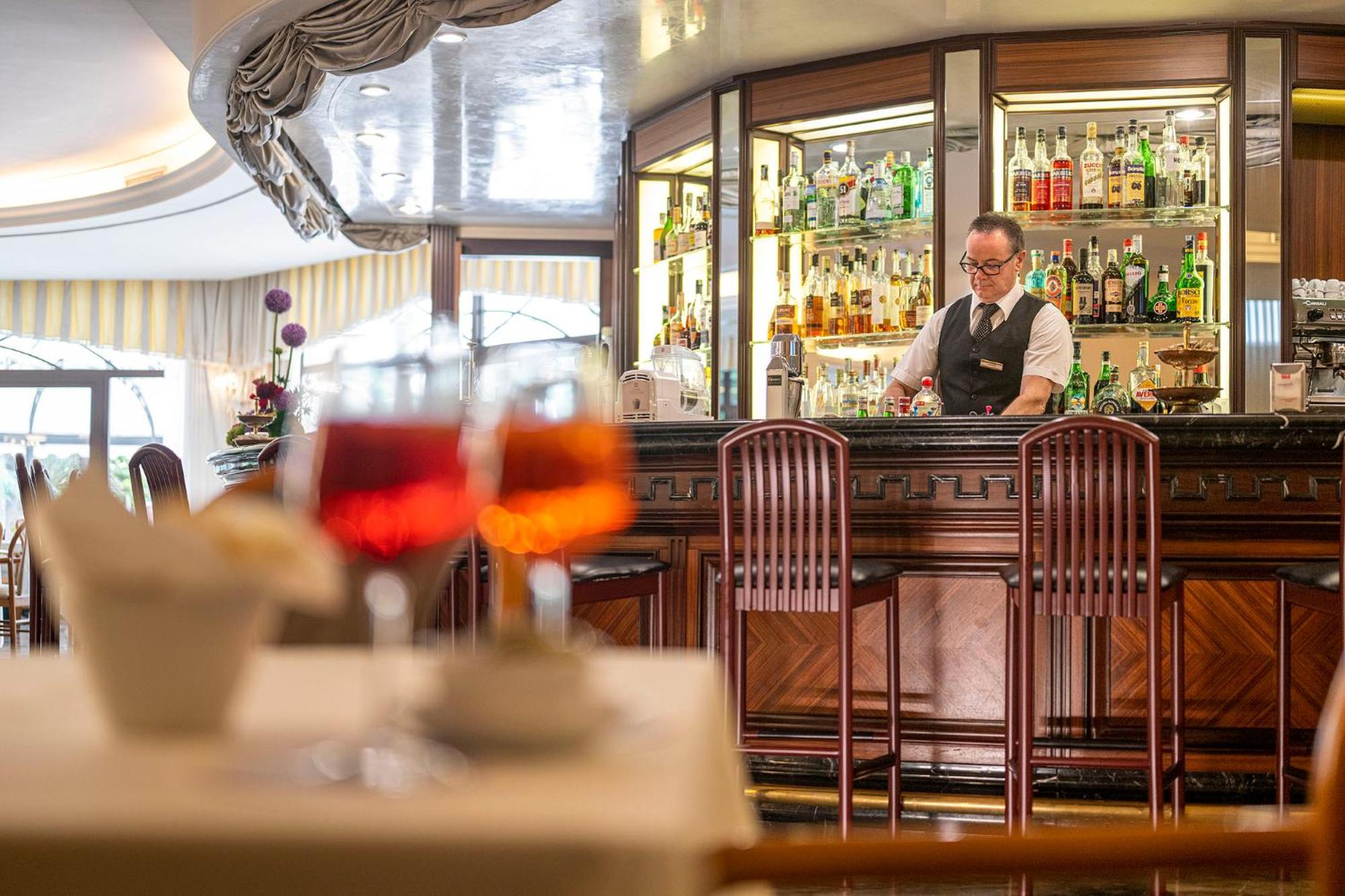 Restaurant-cafeteria