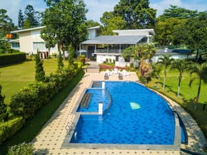 thumbnail: Outdoor pool