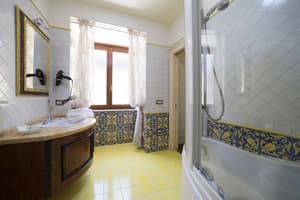 thumbnail: Bathroom amenities