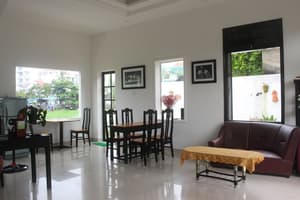 thumbnail: Interior entrance