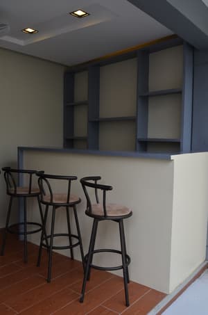 thumbnail: Bar (on property)