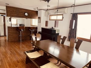 thumbnail: In-room dining