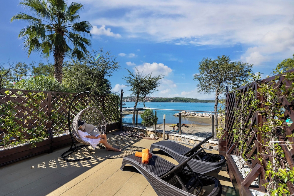 Sundeck