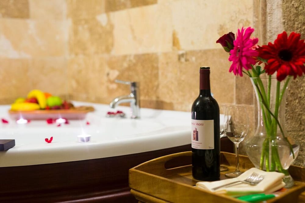 Jetted tub