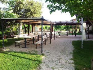 thumbnail: Outdoor dining